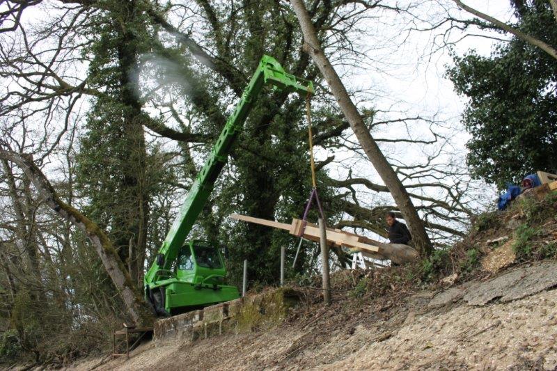 Ponton bois et pelle en bois pour un étang des Deux-Sèvres